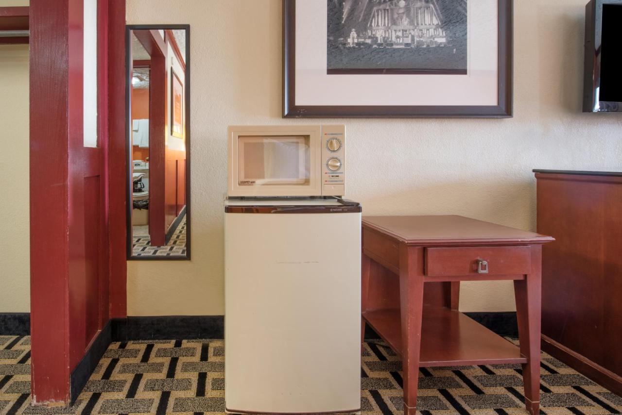 | Howard Johnson by Wyndham San Marcos