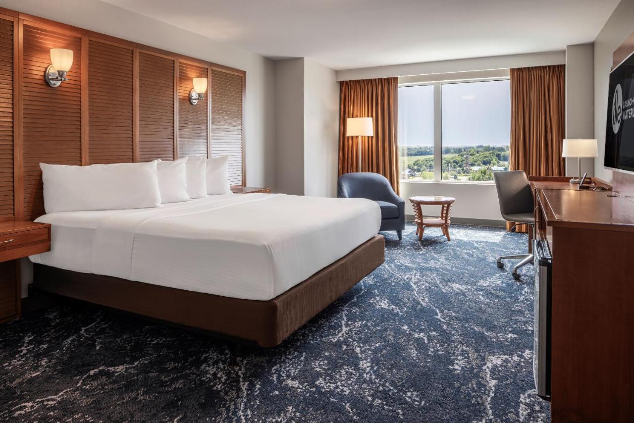 Deluxe King Room at Isle Casino Hotel Waterloo - A Caesars Rewards Destination