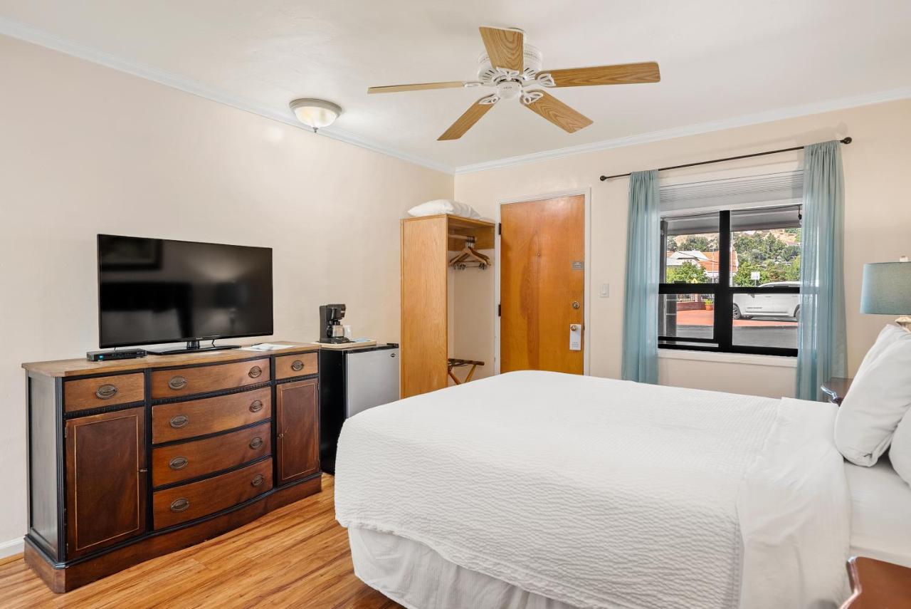 | Peach Tree Inn