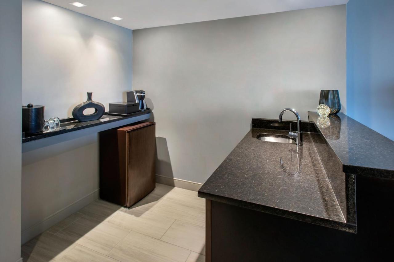 | Boston Marriott Burlington