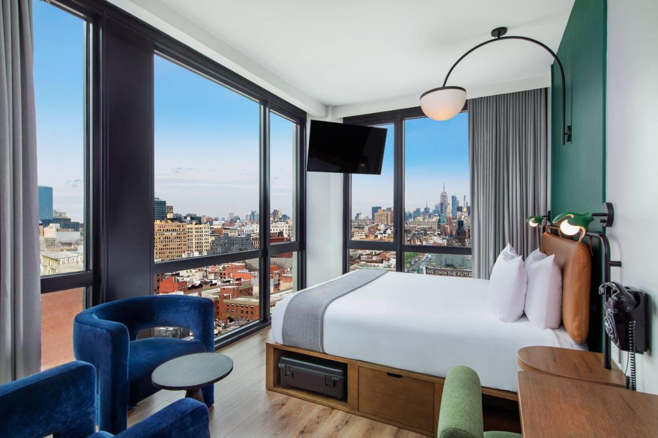Executive King with City View at Moxy NYC Lower East Side