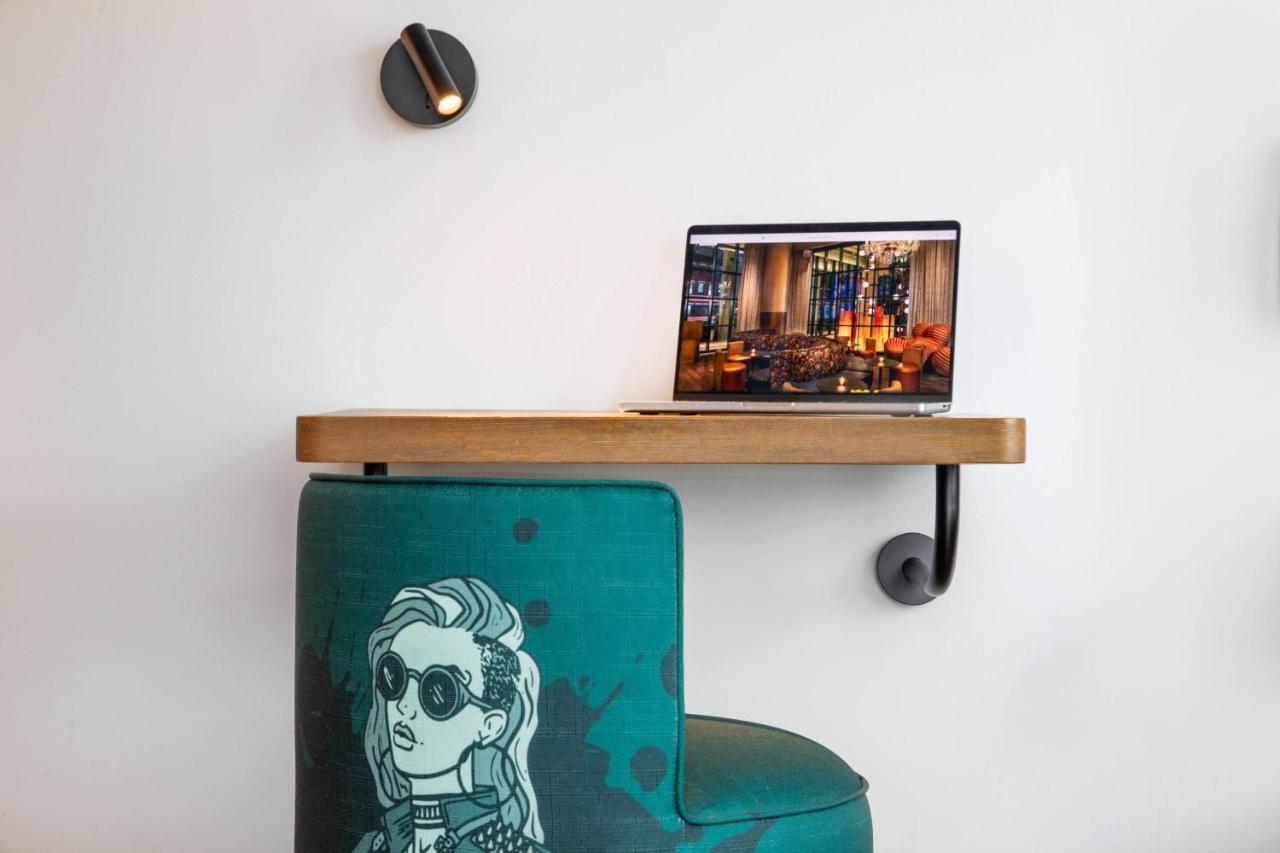 Executive King with City View at Moxy NYC Lower East Side
