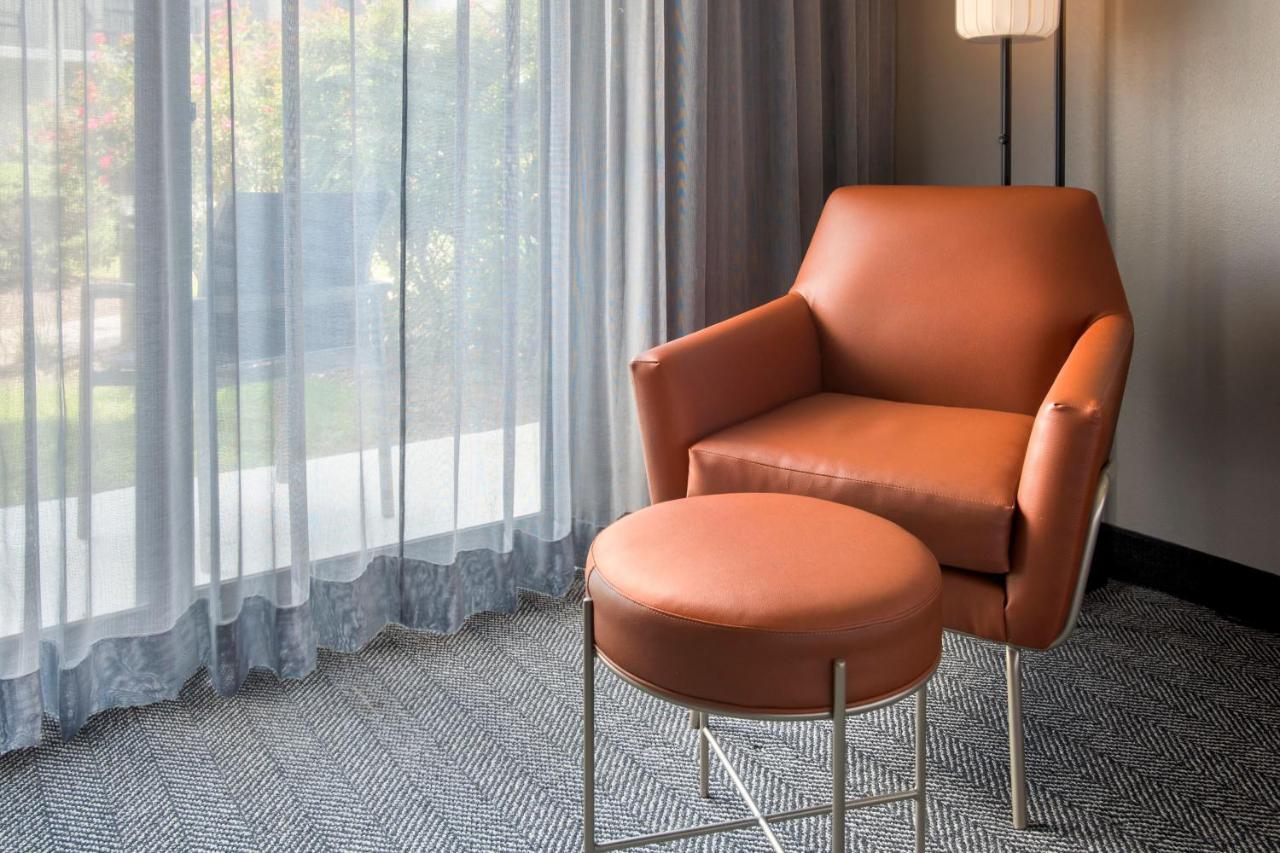 Queen Room with Two Queen Beds at Courtyard by Marriott Tarrytown Westchester County