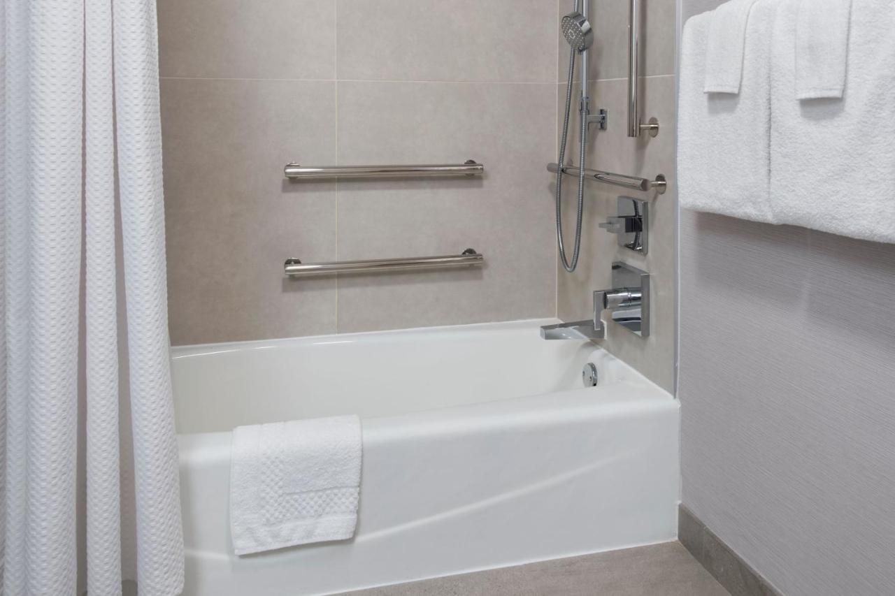 King Room with Sofa Bed at Courtyard by Marriott Tarrytown Westchester County