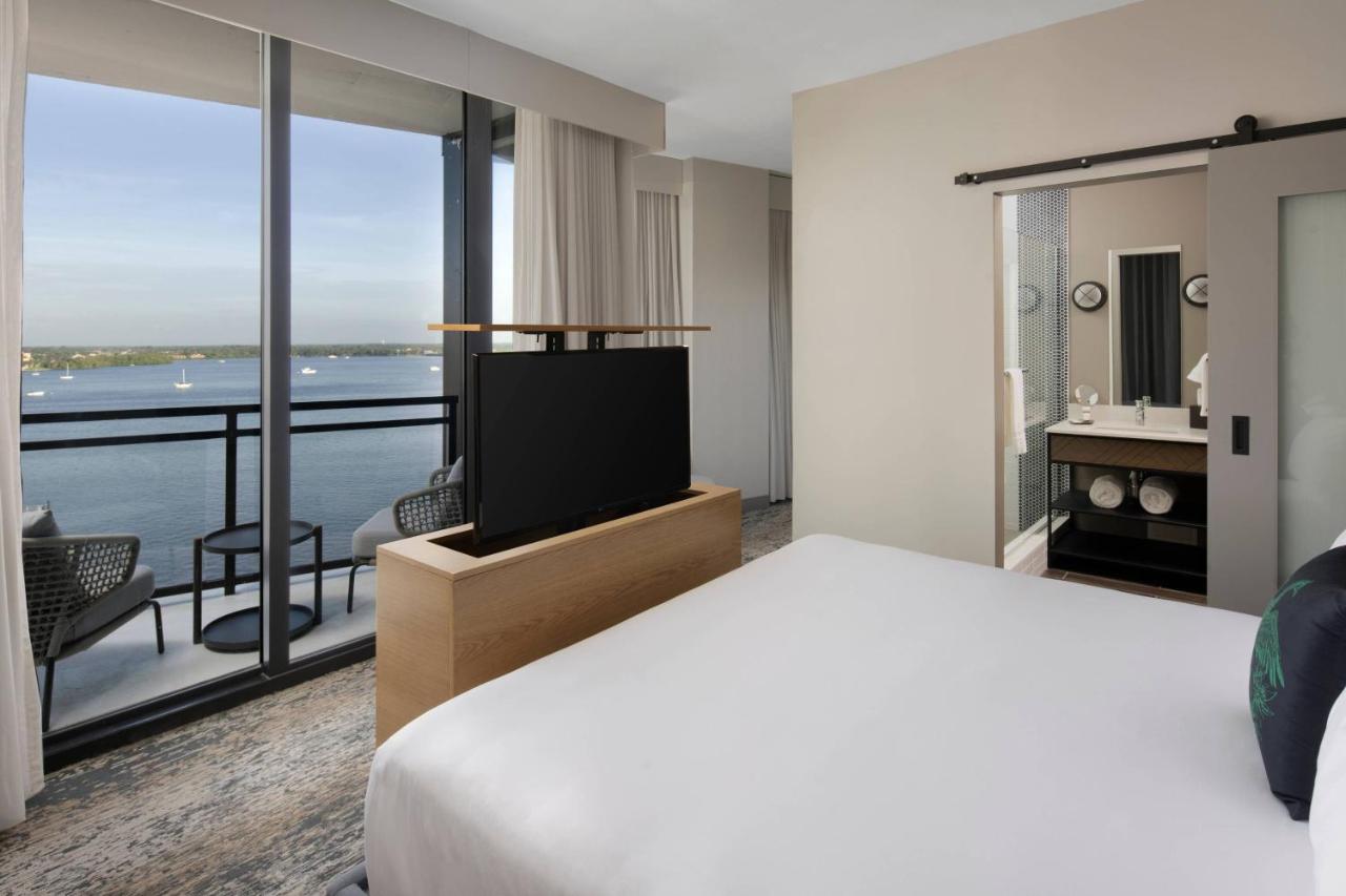 Balcony Suite and Wet Bar, 1 Bedroom 2 room Suite, 1 King at Luminary Hotel & Co., Autograph Collection