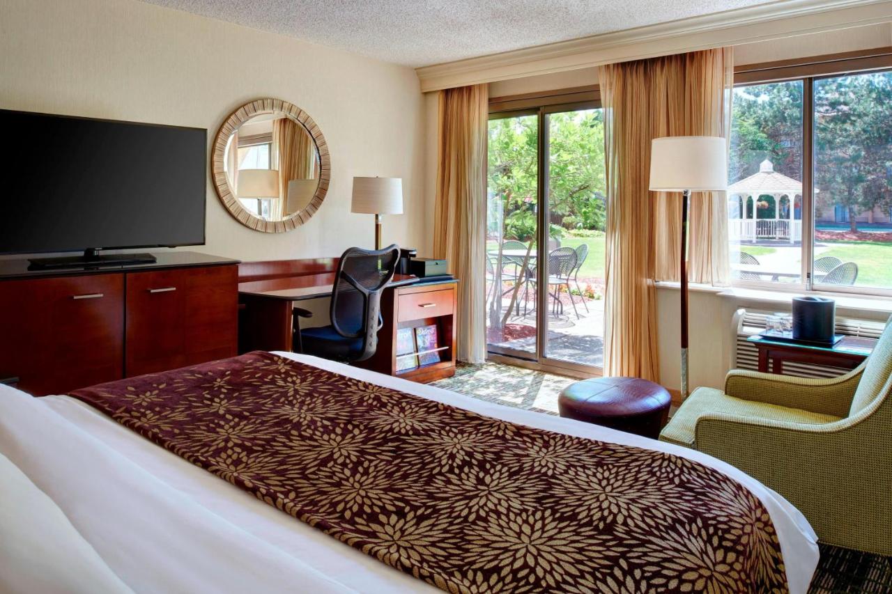 King Room at Detroit Marriott Livonia