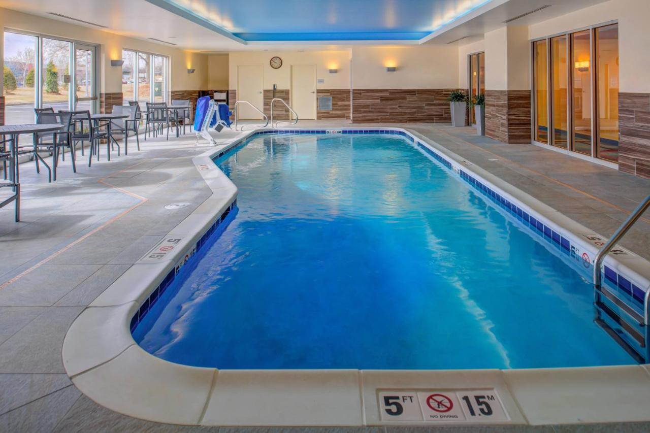 | Fairfield Inn & Suites St Louis Westport