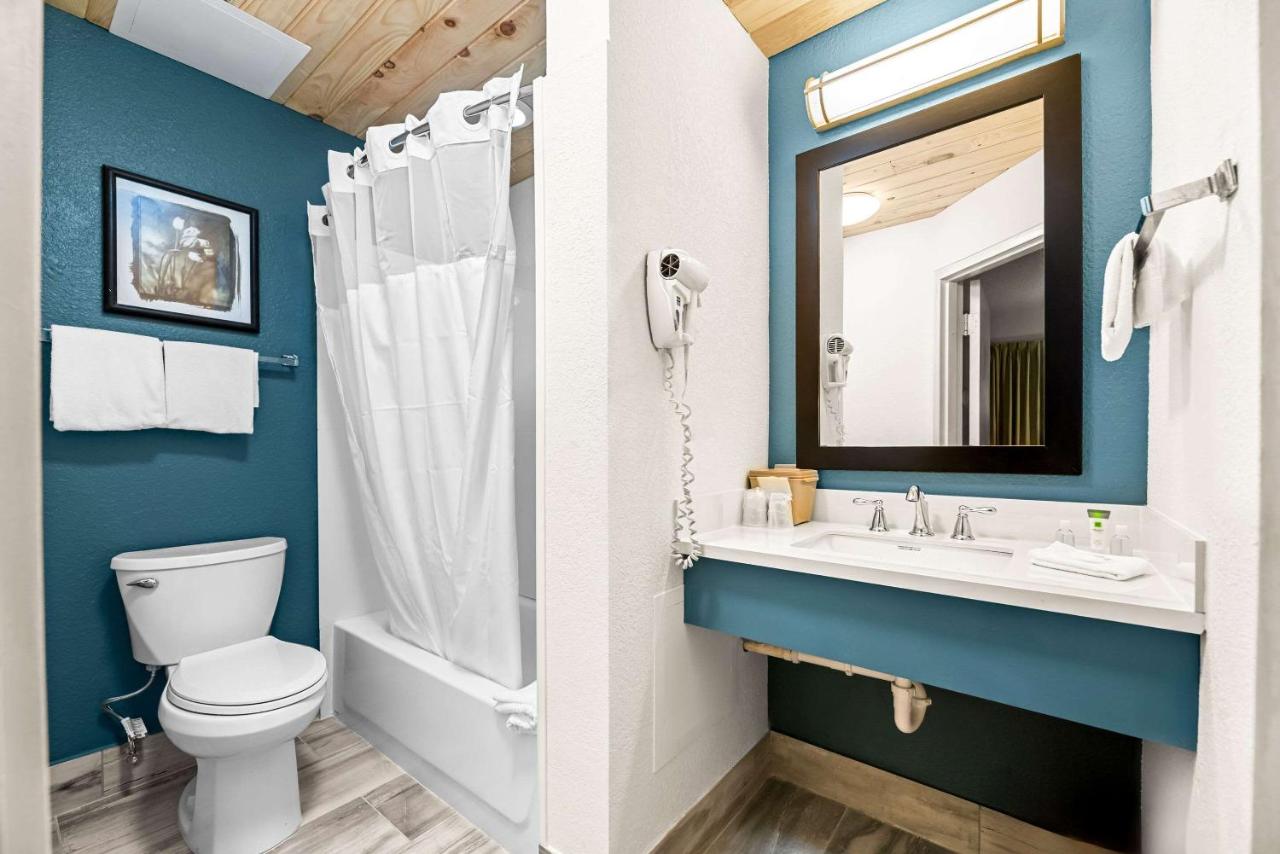  | OYO Townhouse Orlando West