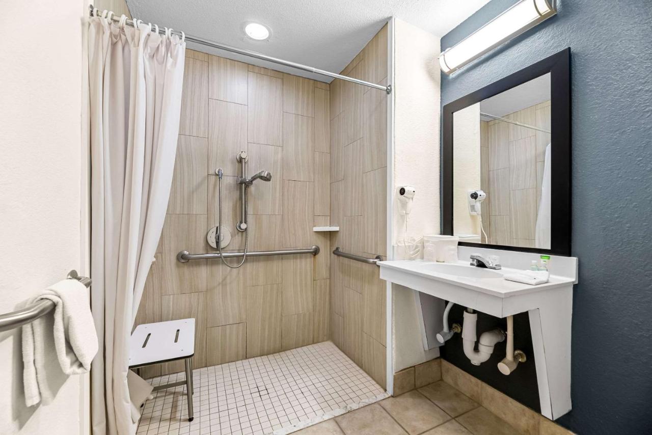  | OYO Townhouse Orlando West