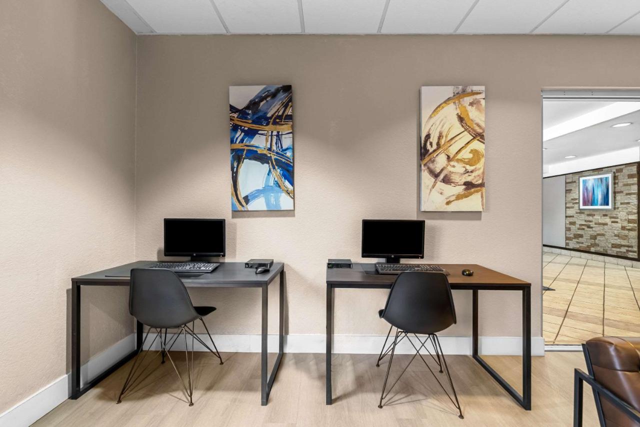 | OYO Townhouse Orlando West