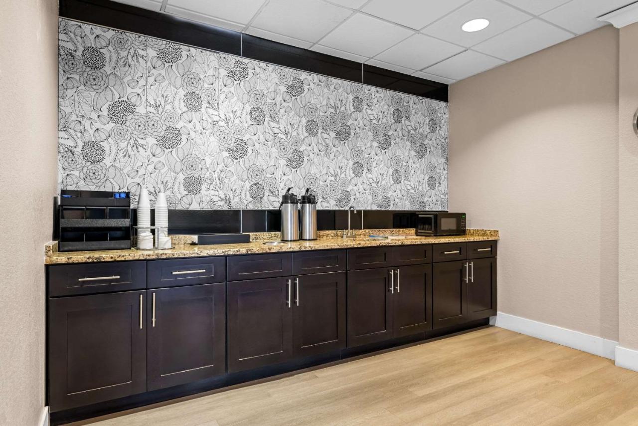  | OYO Townhouse Orlando West
