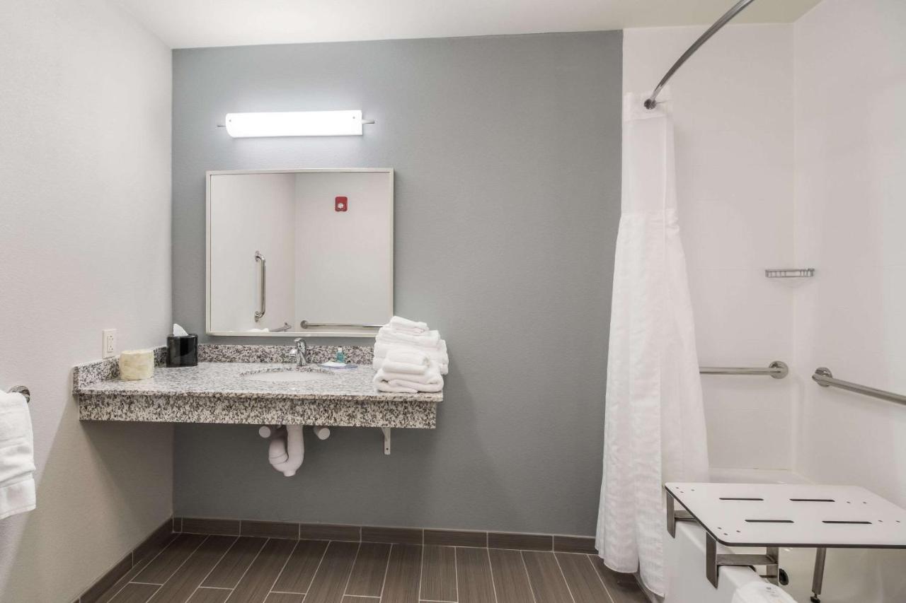 King Suite - Accessible/Non-Smoking at MainStay Suites at Discovery Park of America