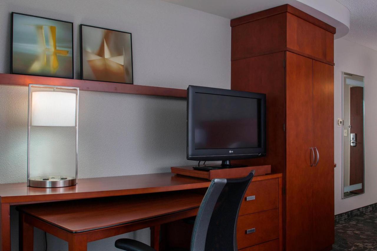 1 Bedroom Larger Suite, 2 Queen, Sofa bed at Courtyard by Marriott Nashville Goodlettsville
