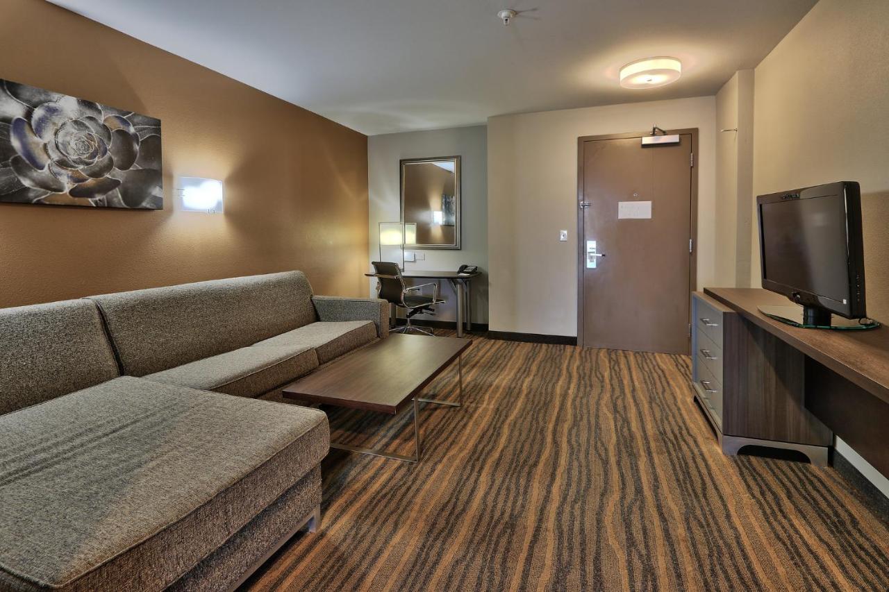 King Suite at Holiday Inn & Suites Albuquerque-North I-25, an IHG Hotel