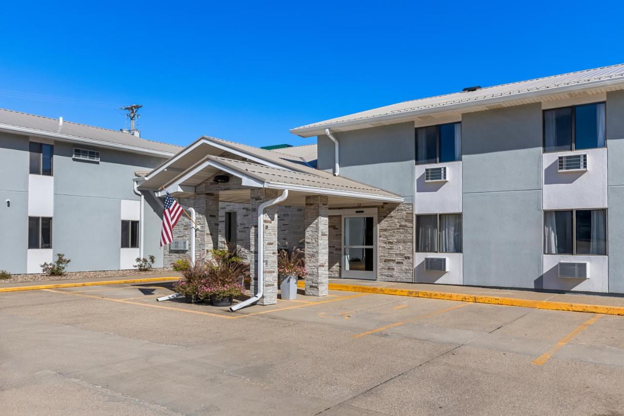  | Super 8 by Wyndham Oskaloosa IA