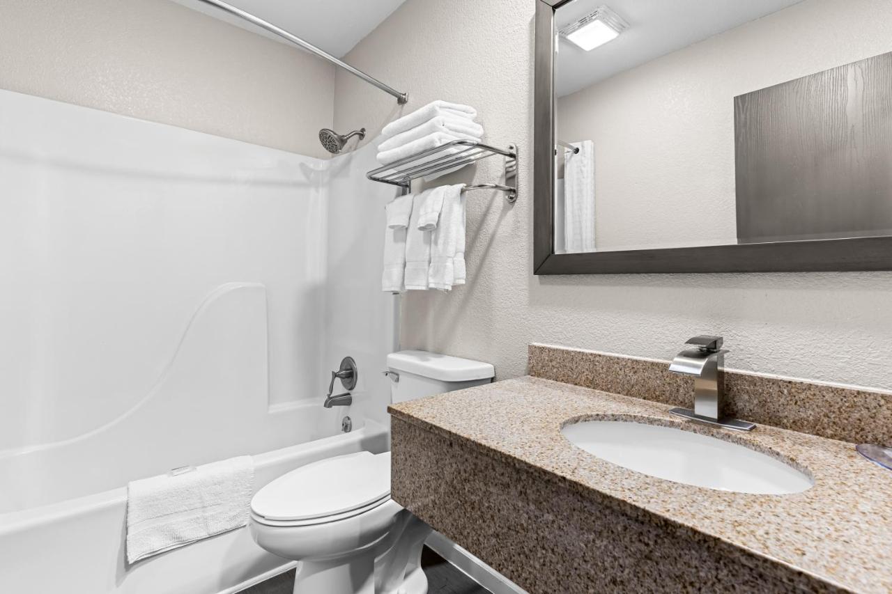 King/Double Studio Suite - Non-Smoking at Super 8 by Wyndham Oskaloosa IA