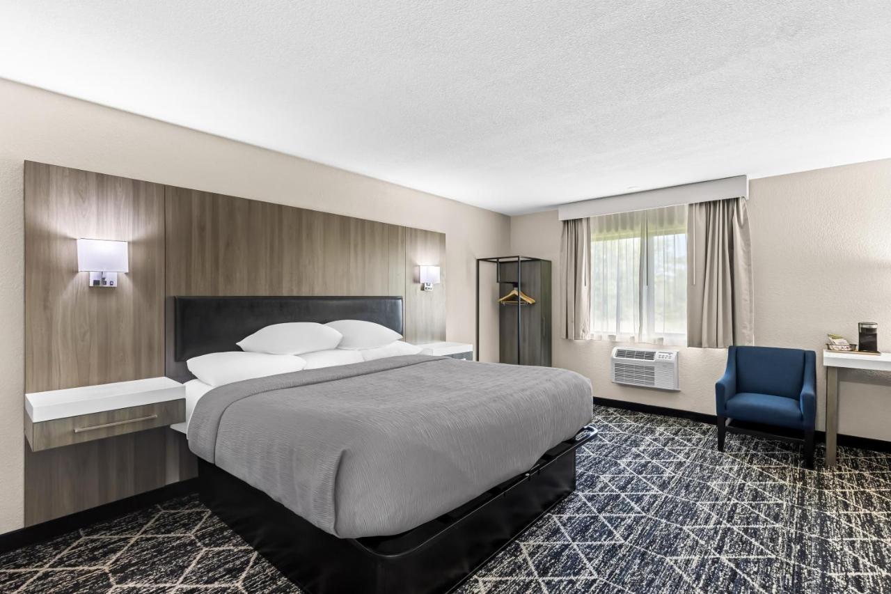  | Super 8 by Wyndham Oskaloosa IA