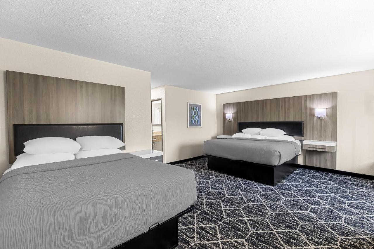  | Super 8 by Wyndham Oskaloosa IA