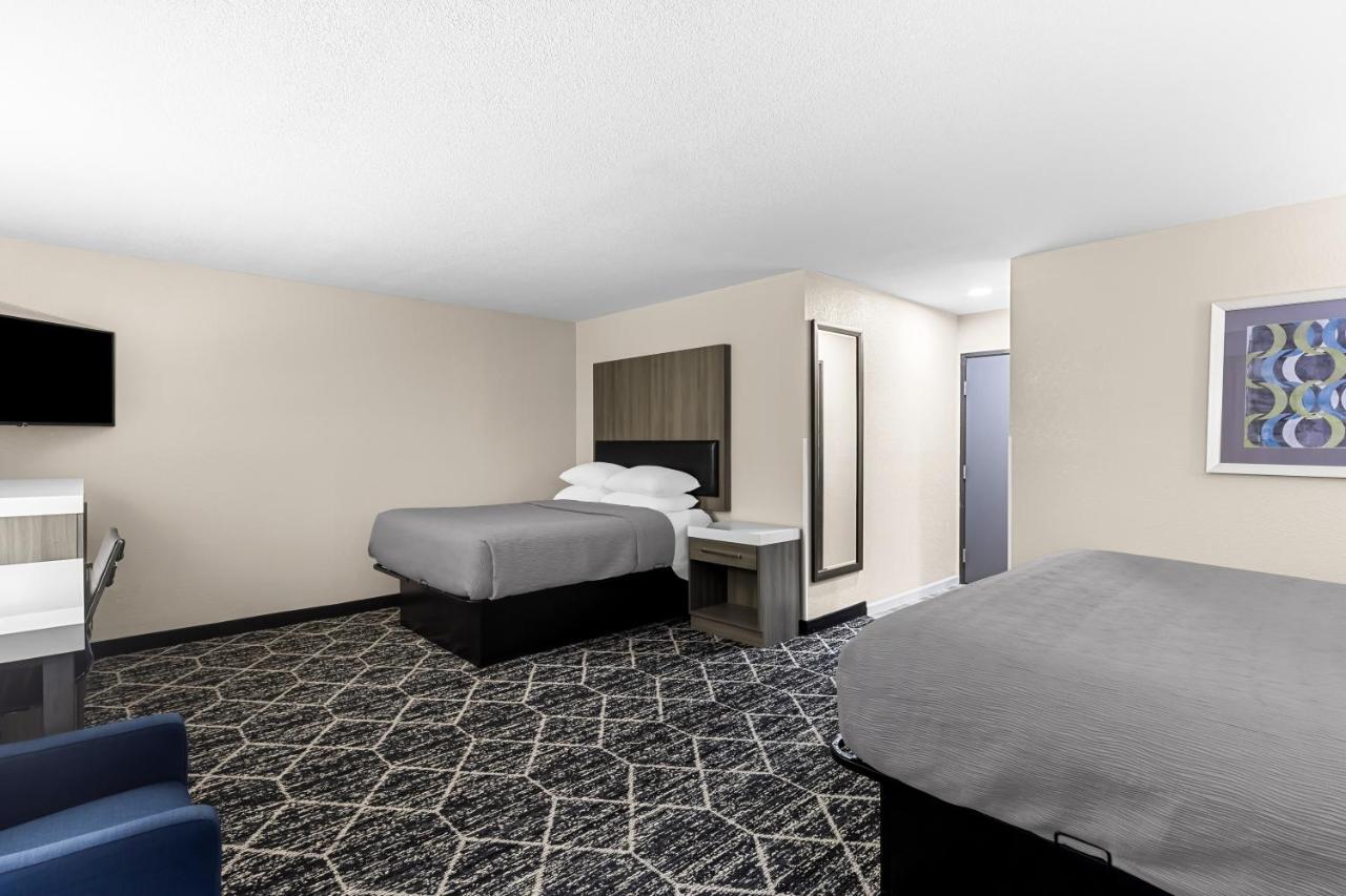  | Super 8 by Wyndham Oskaloosa IA