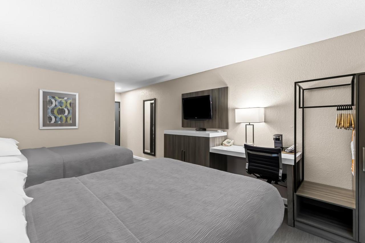  | Super 8 by Wyndham Oskaloosa IA