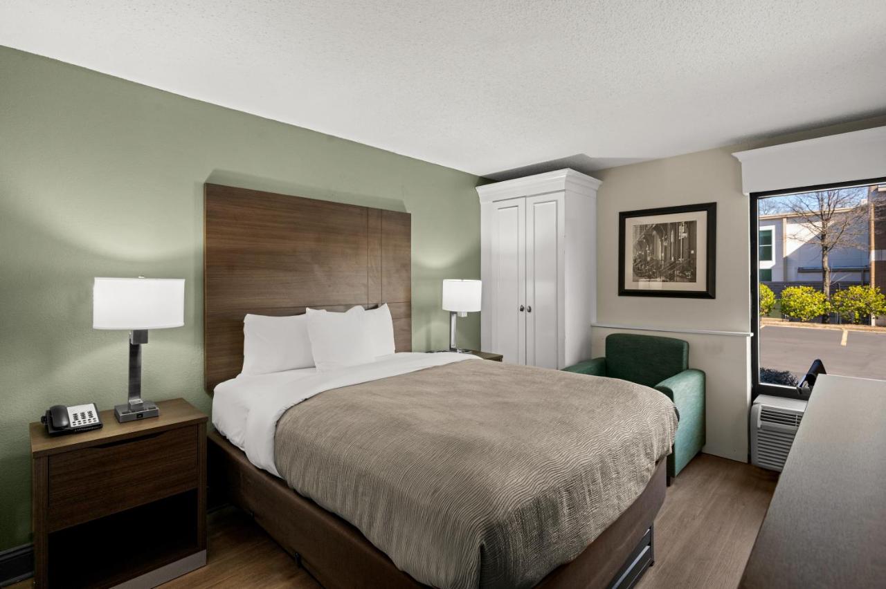 Queen Room - Accessible/Non Smoking at Quality Inn & Suites North Little Rock