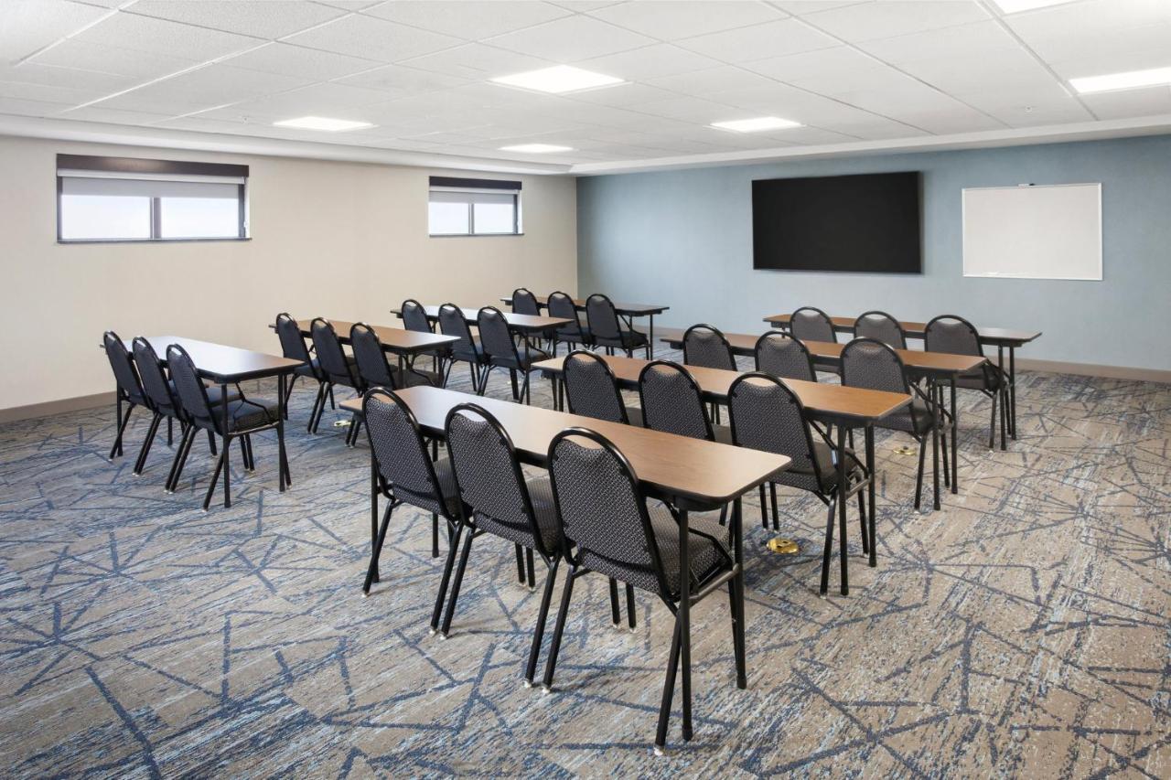 | Holiday Inn Express Cleveland Airport - Brook Park, an IHG Hotel