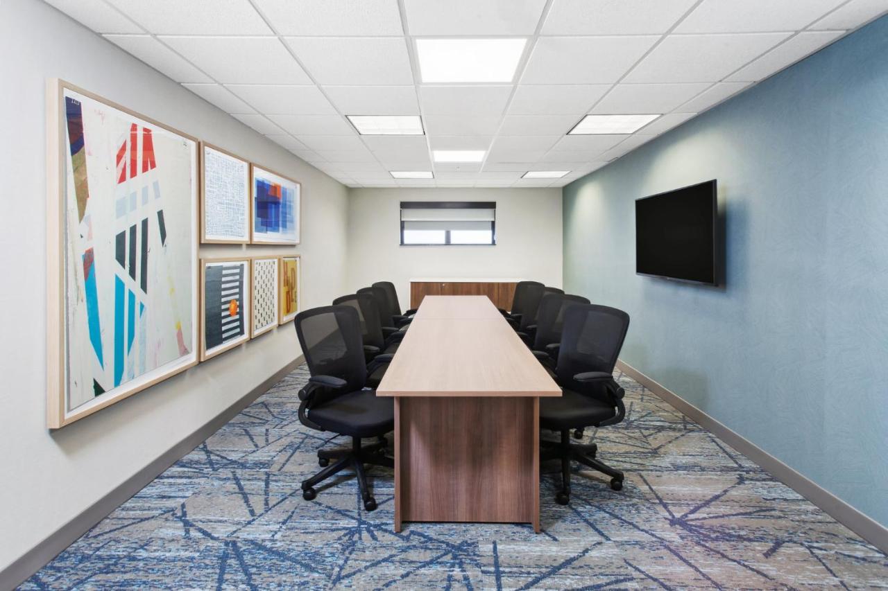 | Holiday Inn Express Cleveland Airport - Brook Park, an IHG Hotel
