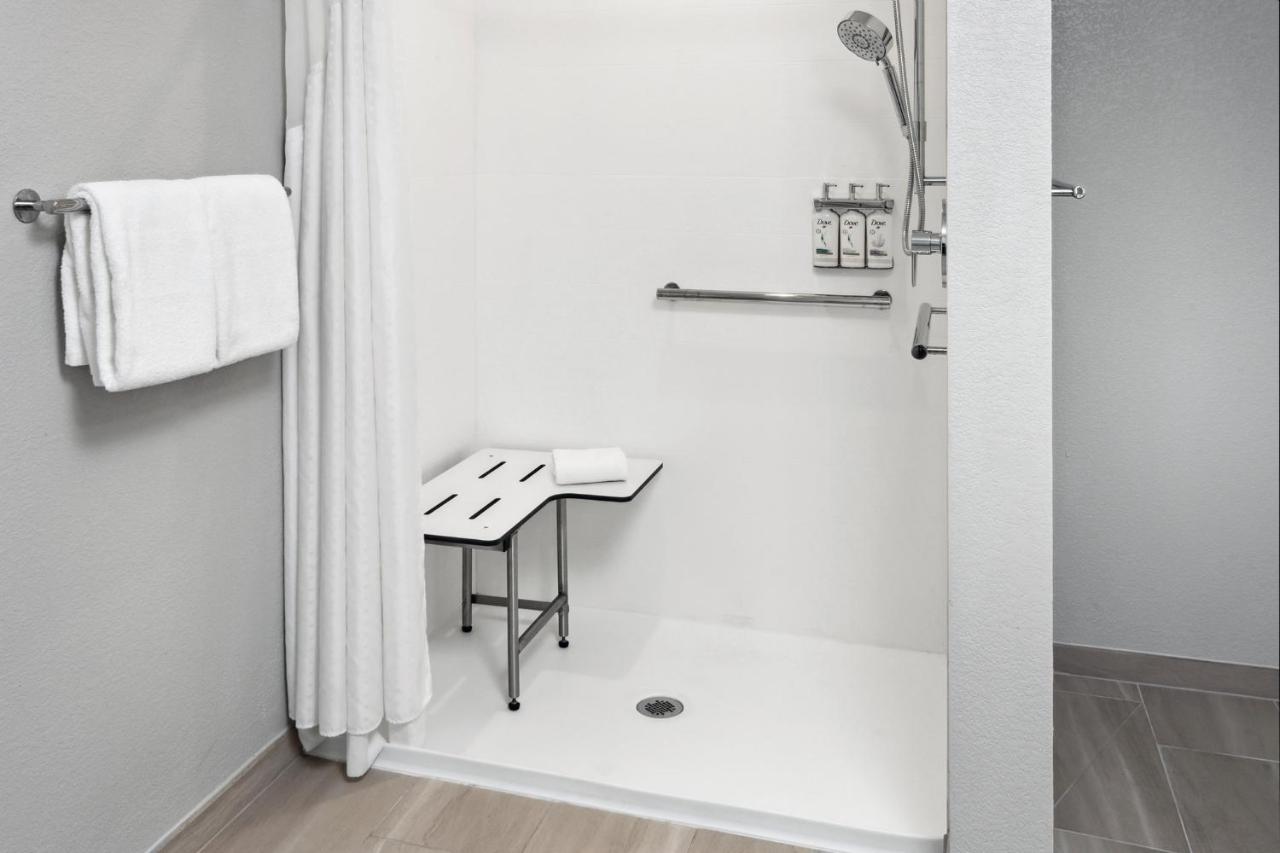 | Holiday Inn Express Cleveland Airport - Brook Park, an IHG Hotel