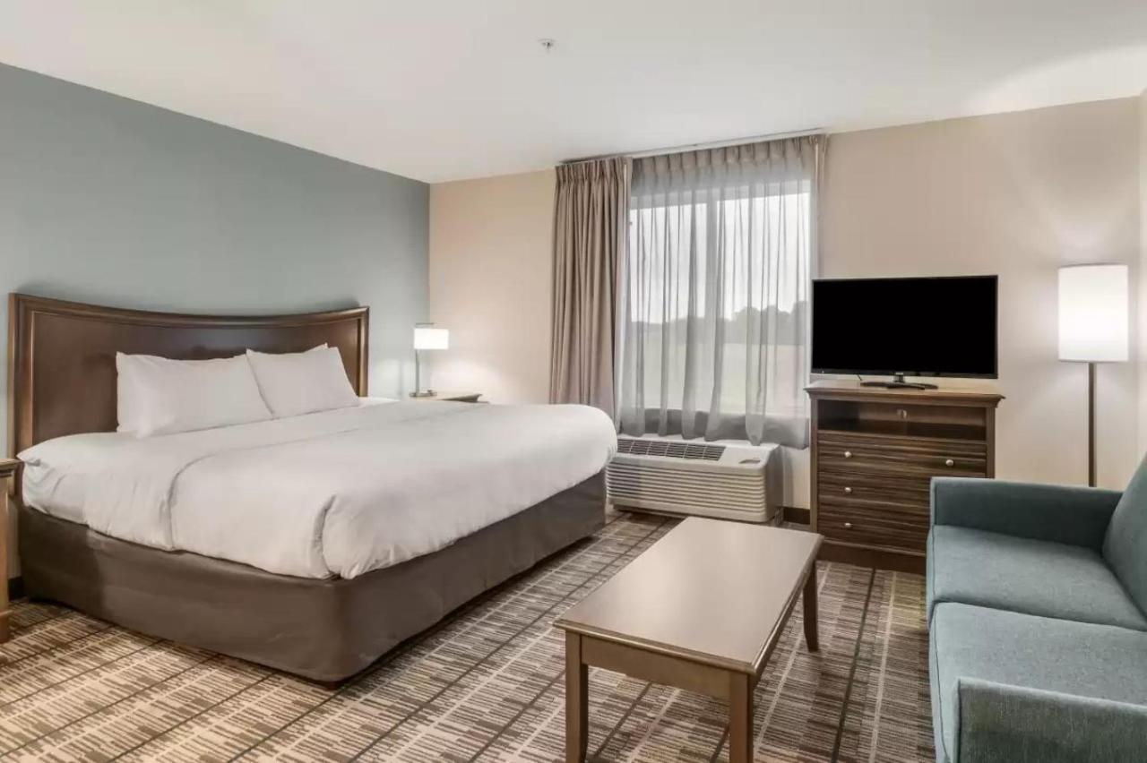 King Suite - Accessible/Non-Smoking at MainStay Suites at Discovery Park of America