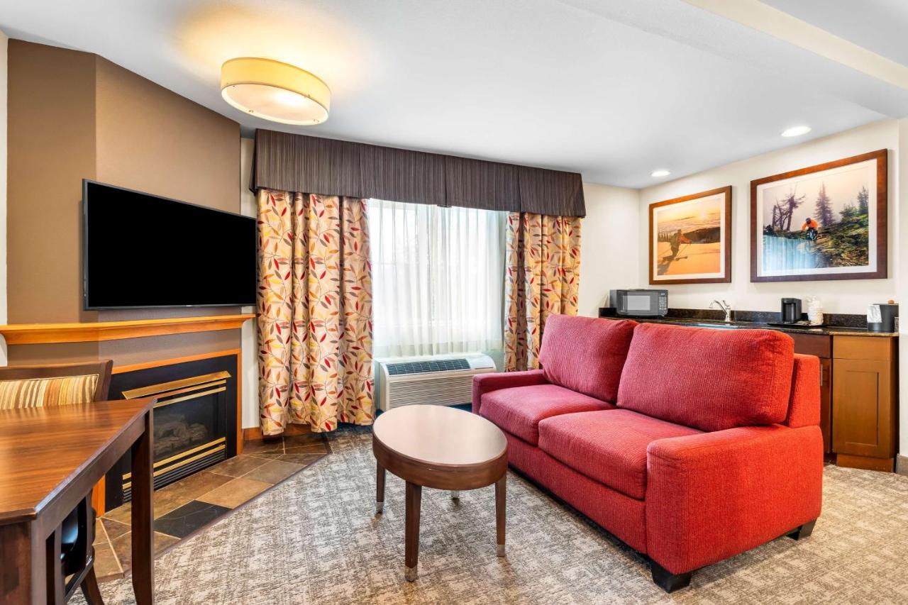 King Suite with Sofa Bed at Best Western Rocky Mountain Lodge