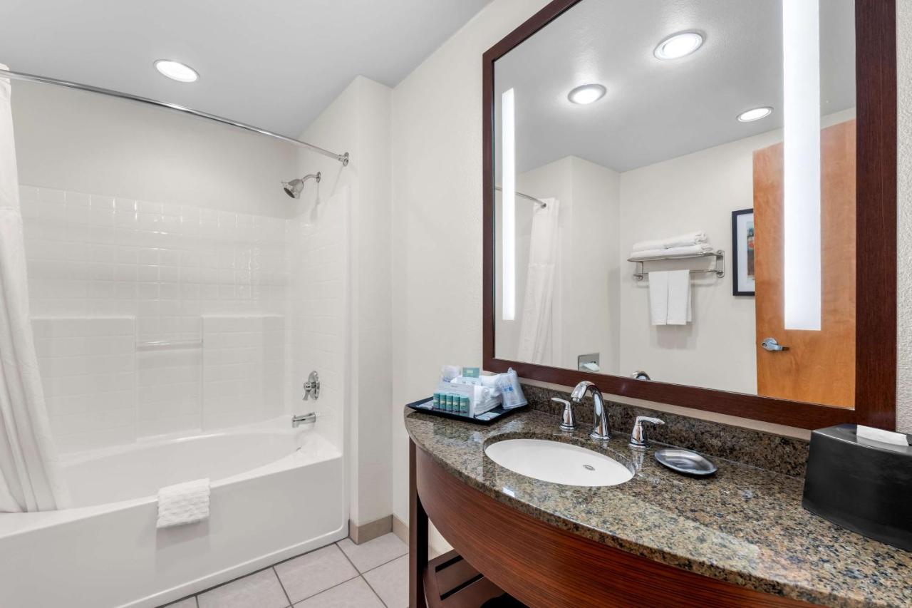| Best Western Rocky Mountain Lodge