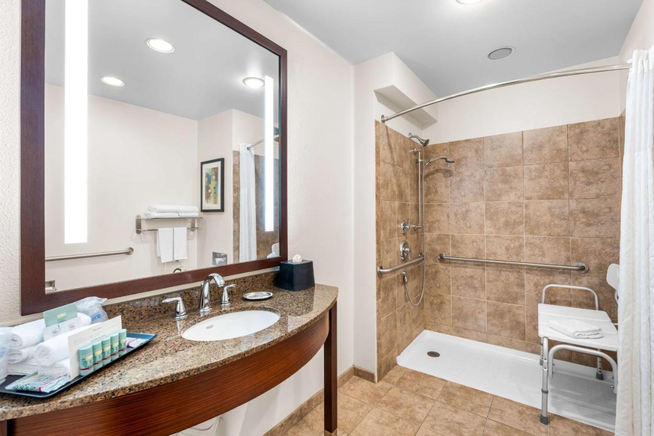 | Best Western Rocky Mountain Lodge