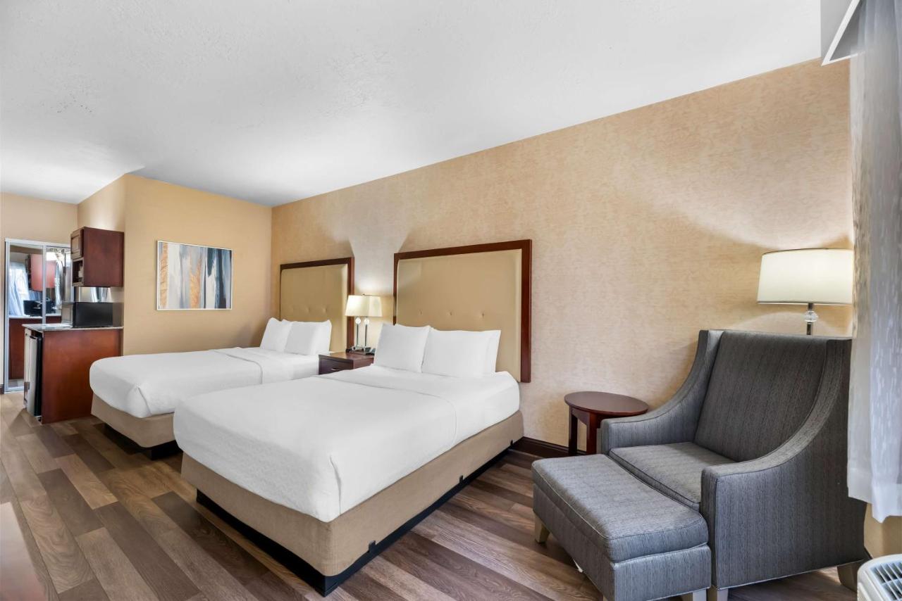 Queen Room with Two Queen Beds - Pet Friendly/Non-Smoking at Best Western Plus Abbey Inn