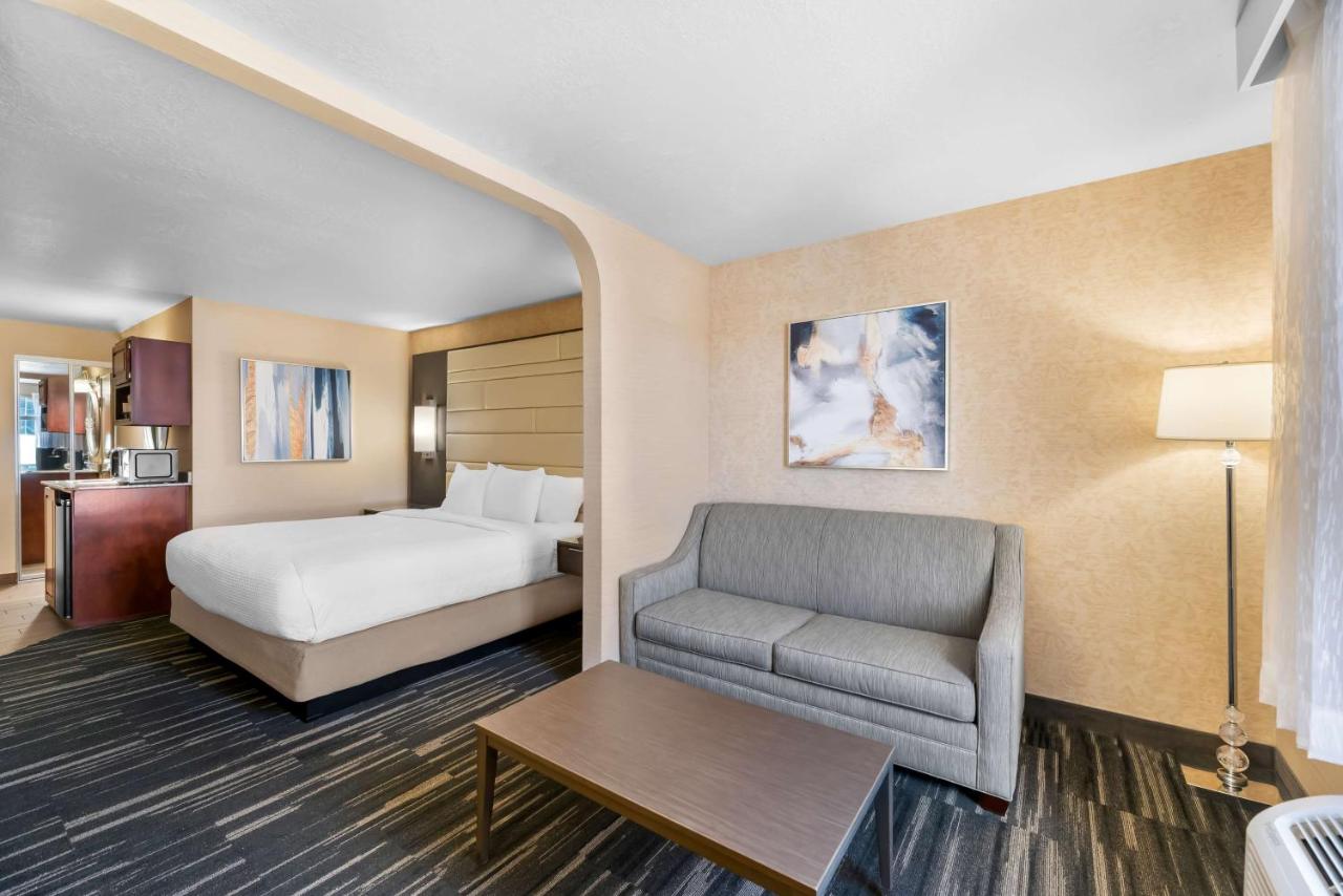 King Suite - Non-Smoking at Best Western Plus Abbey Inn