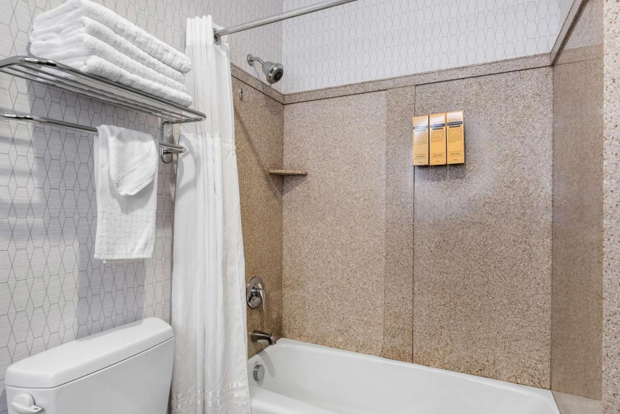 King Suite with Sofa Bed - Non-Smoking at Best Western Plus Abbey Inn