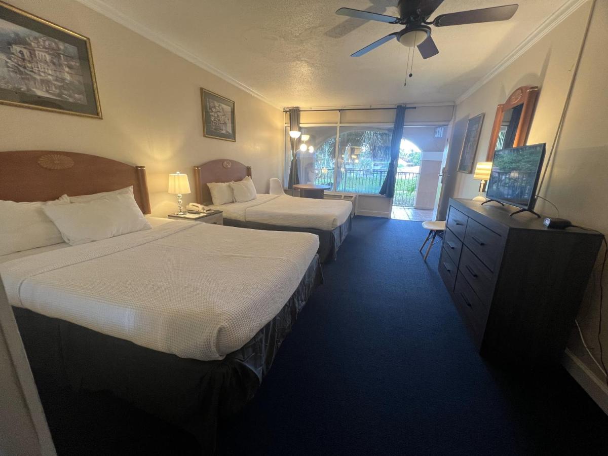  | Grand Palms Spa & Golf Resort