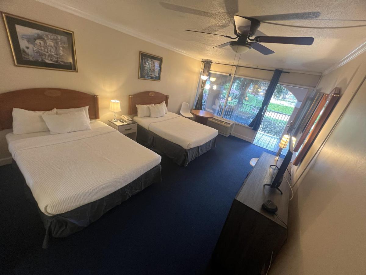 Double Room with Two Double Beds (4 People) at Grand Palms Spa & Golf Resort