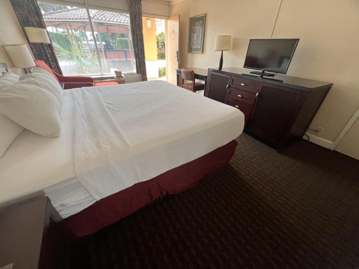  | Grand Palms Spa & Golf Resort