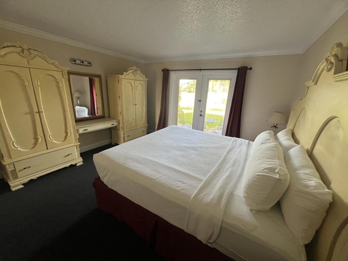  | Grand Palms Spa & Golf Resort