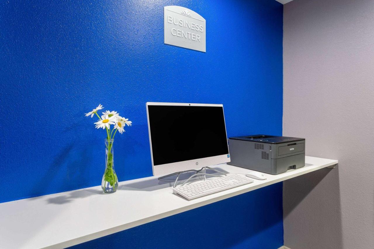 | Microtel Inn & Suites by Wyndham Bethel/Danbury