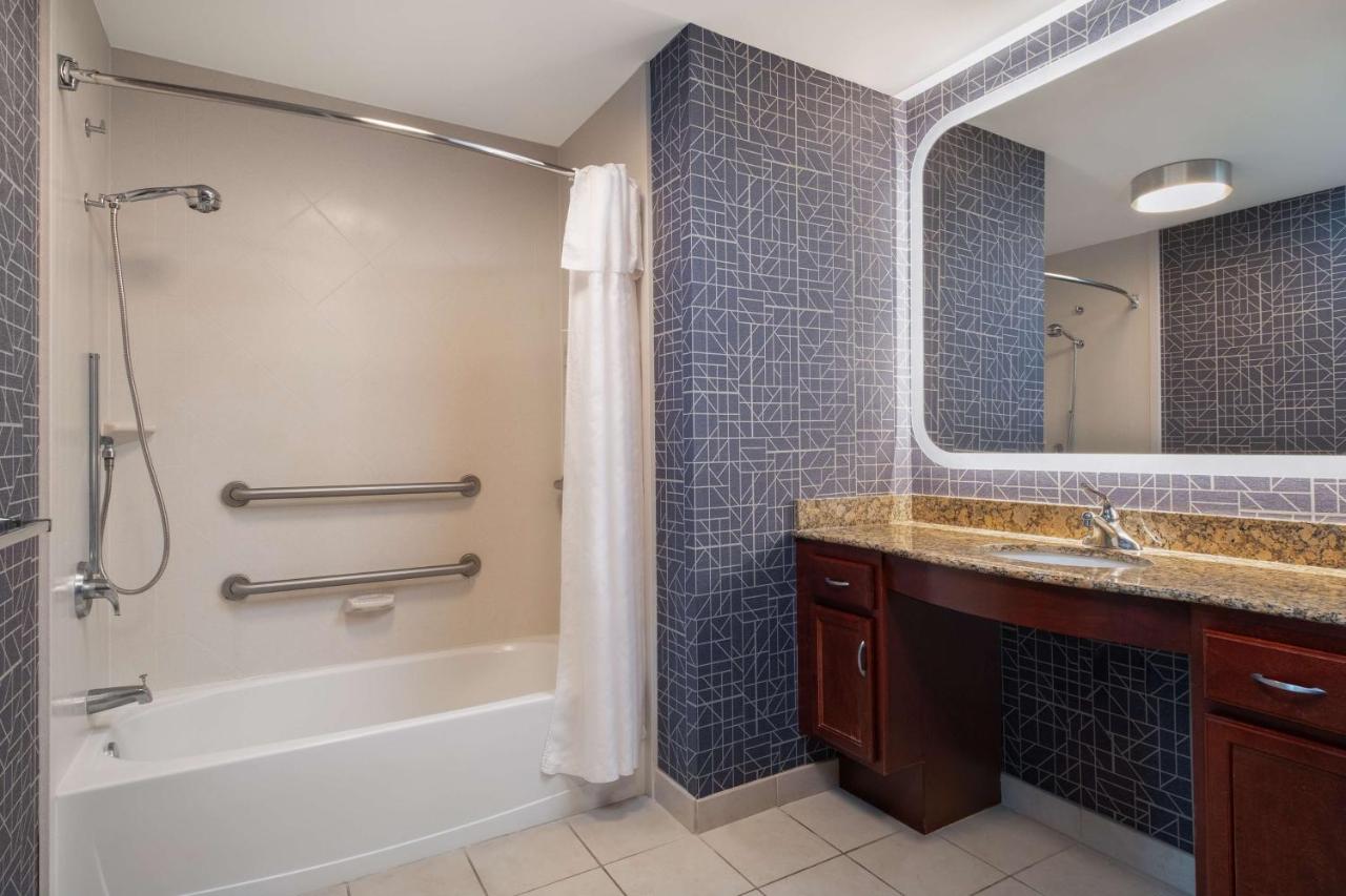 Queen Suite with Two Queen Beds - Hearing Access with Bathtub/Non-Smoking at Homewood Suites Medford