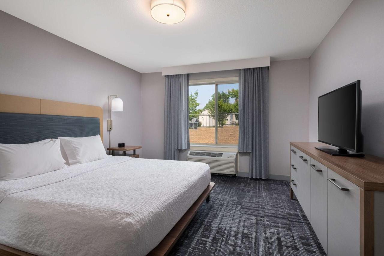 King Suite - Hearing Accessible - Non-Smoking at Homewood Suites Medford