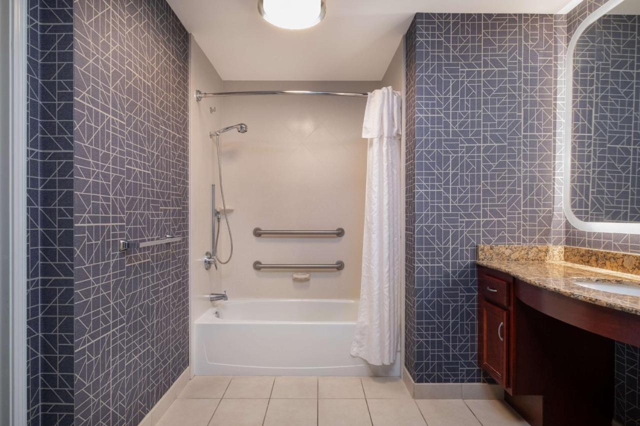Queen Suite with Two Queen Beds - Hearing Access with Bathtub/Non-Smoking at Homewood Suites Medford