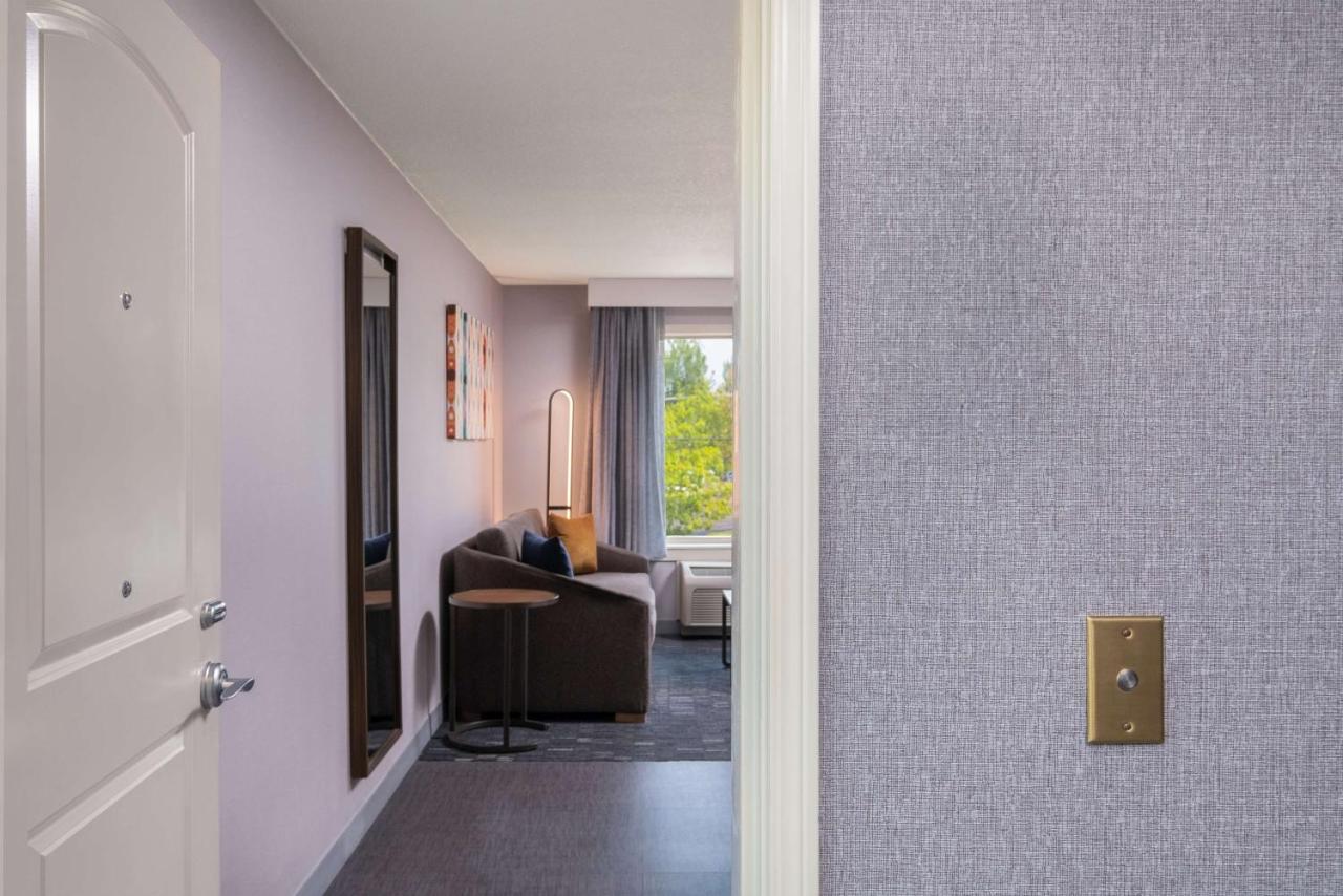 King Suite - Hearing Accessible - Non-Smoking at Homewood Suites Medford