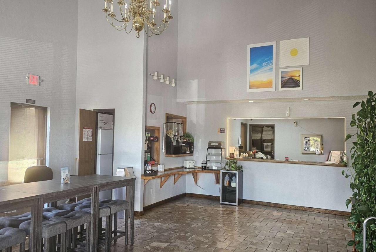 | Days Inn by Wyndham Ozark Springfield
