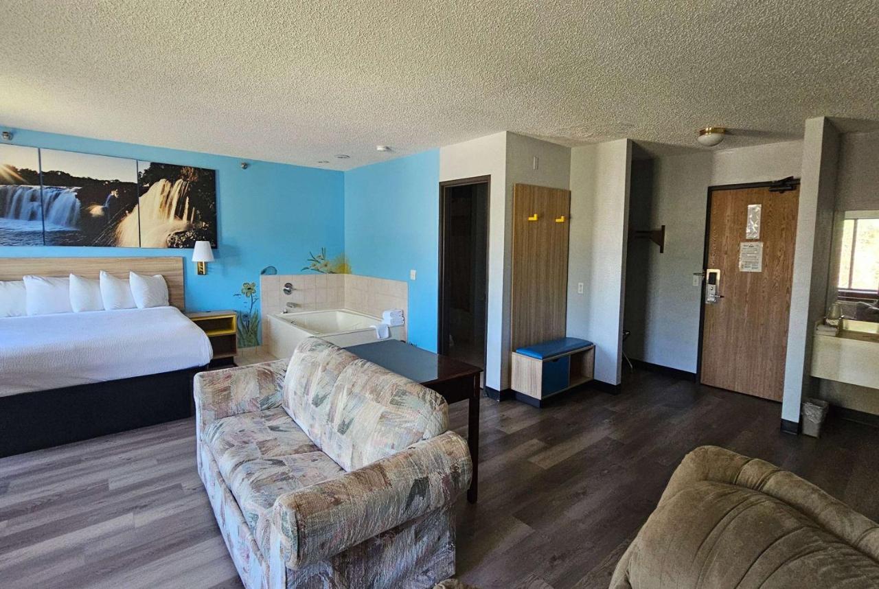 | Days Inn by Wyndham Ozark Springfield