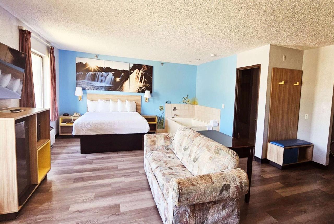 | Days Inn by Wyndham Ozark Springfield