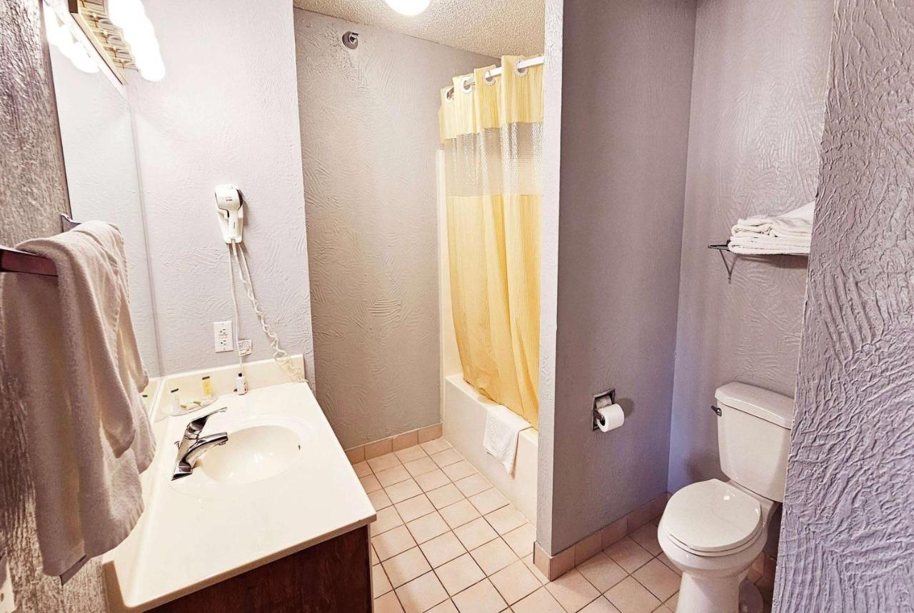 | Days Inn by Wyndham Ozark Springfield