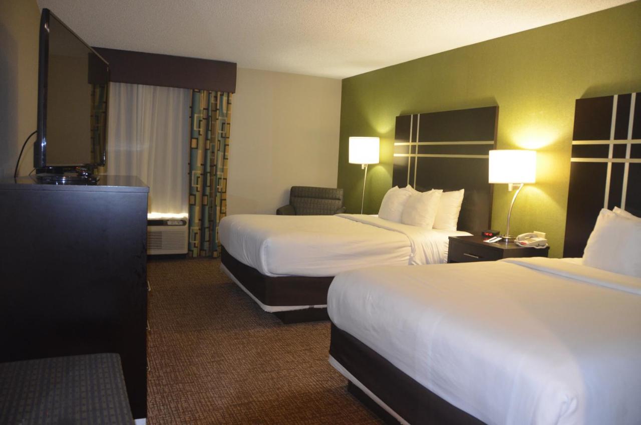Queen Room with Two Queen Beds - Non-Smoking at Comfort Inn & Suites Maumee - Toledo (I80-90)