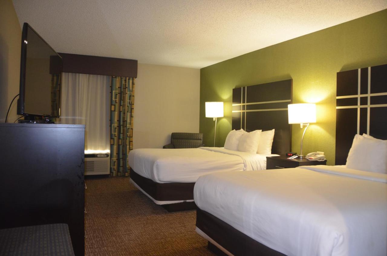 Queen Room with Two Queen Beds - Non-Smoking at Comfort Inn & Suites Maumee - Toledo (I80-90)